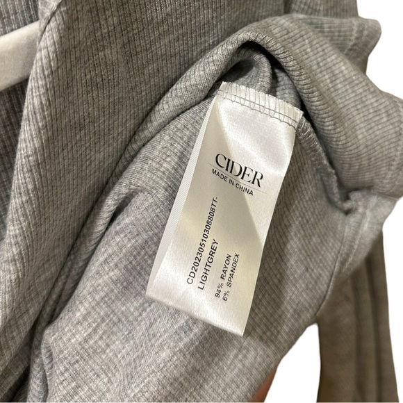 NWOT Cider Solid Gray V-Neck Ribbed Long Sleeve With 4 Buttons, Size Large - Picture 8 of 9